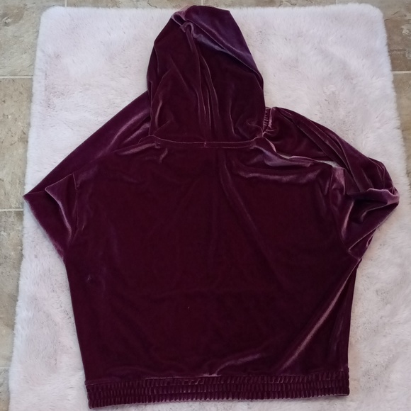 Victoria's Secret pullover - Picture 5 of 6